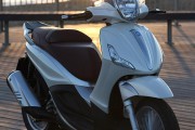 15335Piaggio Beverly 125ie con rueda alta