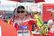 Valentino Rossi inaugura este sábado su tienda VR46 en Tavullia