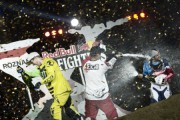 14513Nate Adams gana la quinta prueba de la Red Bull X-Fighters 2011 en Polonia con Torres 2º