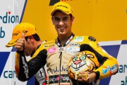 Gana un casco de Alberto Moncayo, el tigretón del Mundial