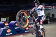 Toni Bou gana la 1ª carrera del Nacional Indoor en Zaragoza