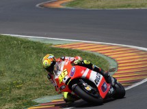 Rossi se fracturó el meñique en Motegi y no probará la GP12 en Jerez