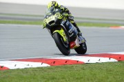 Andrea Iannone sale muy atrás en la carrera de Sepang