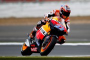 23051Stoner comienza el recital en la FP1 de MotoGP