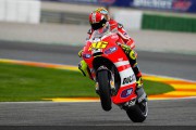 23120Casey Stoner vuela en Cheste y marca la pole de MotoGP