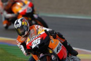 23073El Repsol Honda el más rápido bajo la lluvia de Valencia