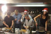 26631Carlos Checa y Marco Melandri batalla en una cocina