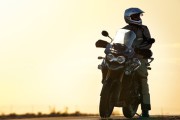 25734Triumph busca exploradores
