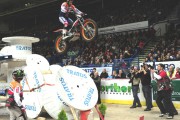 27800Toni Bou gana la cita del Trial Indoor de Sheffield 2012