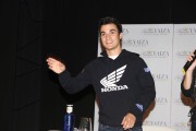 27639Dani Pedrosa entrena en Lanzarote y atiende a sus fans