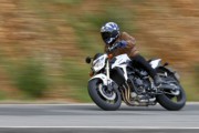 SUZUKI_GSR750 carretera