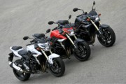 SUZUKI_GSR750 tres modelos