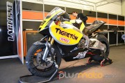 La moto de Jordi Torres preparada box Moto2 CEV 2012 Jerez
