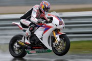 37675Guintoli y Rea se imponen en SBK Assen en carreras complicadas