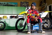 James Stewart ficha por Yoshimura y su Suzuki para SX y MX