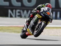 Un Stoner estratega gana en MotoGP Assen, Lorenzo arrollado hace un cero