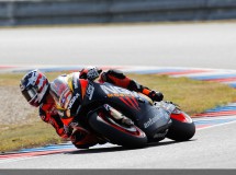 Colin Edwards renueva con el Forward Racing MotoGP para 2013