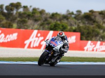 Stoner machaca y consigue la pole de MotoGP en Australia