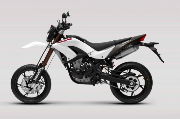 benelli lateral motard