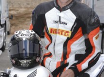 Lewis gana la cita de la EJC en Motorland con Arenas 2º