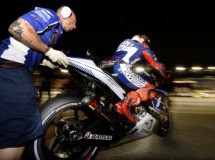Carrerón de Lorenzo en MotoGP Qatar, con Rossi 2º y Márquez 3º