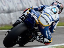 Marco Melandri triunfa en la manga 1 de SBK Portimao, Checa 9º