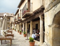 Pedraza: Retorno al pasado medieval