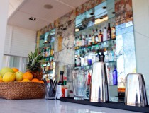 Un bar con mucho diseño, en Sky Bar