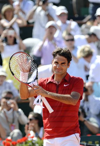 Roland Garros 2011: Djokovic y Federer avanzan a cuartos, Montañés eliminado, Ferrer acabará su partido el lunes