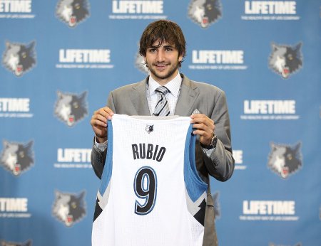 Ricky Rubio fue presentado como jugador de los Wolves