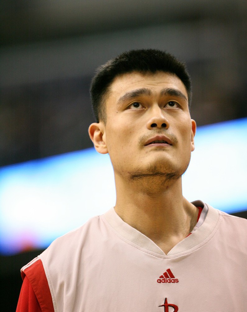 Yao Ming se retira del baloncesto por problemas físicos
