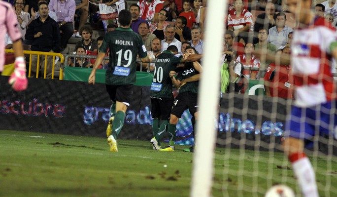 Liga Española 2011/12 1ª División: Victoria del Betis ante el Granada en su regreso a Primera