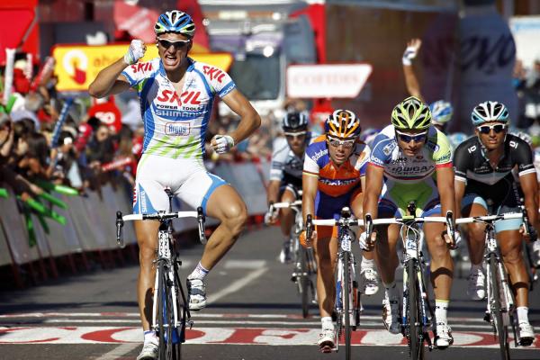 Vuelta a España 2011: Marcel Kittel gana en una llegada bastante accidentada