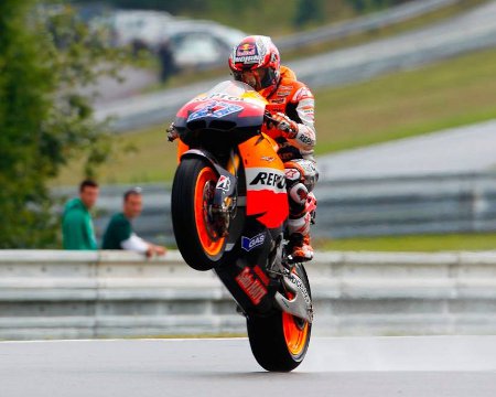 GP de República Checa de motociclismo: Stoner gana y aumenta la ventaja sobre Lorenzo, que fue cuarto