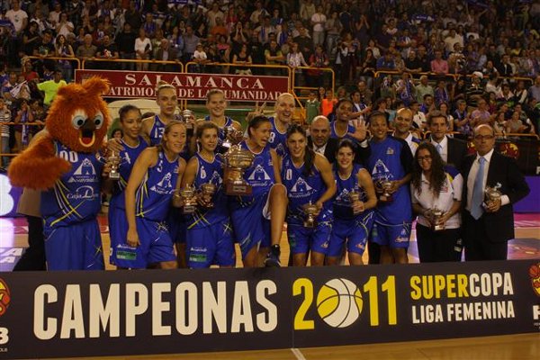 Perfumerías Avenida Salamanca gana la Supercopa de España y de Europa de baloncesto femenino