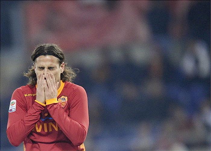 Calcio: Osvaldo es apartado de la plantilla por agredir a Lamela