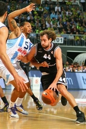 Euroliga 2011/12: Bilbao gana y sueña con el Top 16, el Barcelona cae en Siena