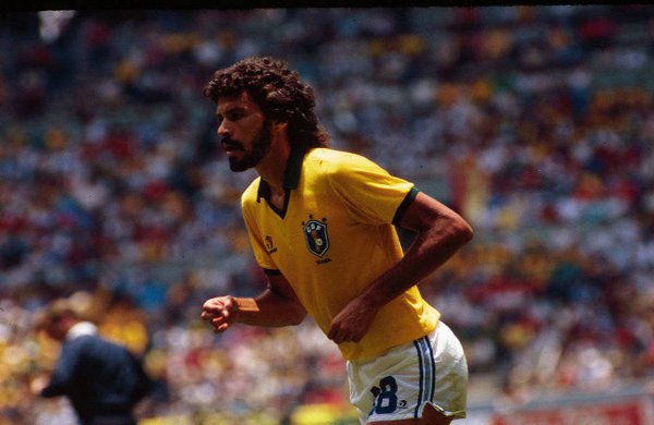 Fallece Sócrates, el gran ex futbolista brasileño de los 80