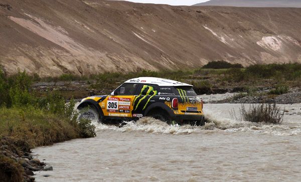 Dakar 2012 Etapa 12: Gordon gana en coches, Peterhansel mantiene lejos a Nani Roma