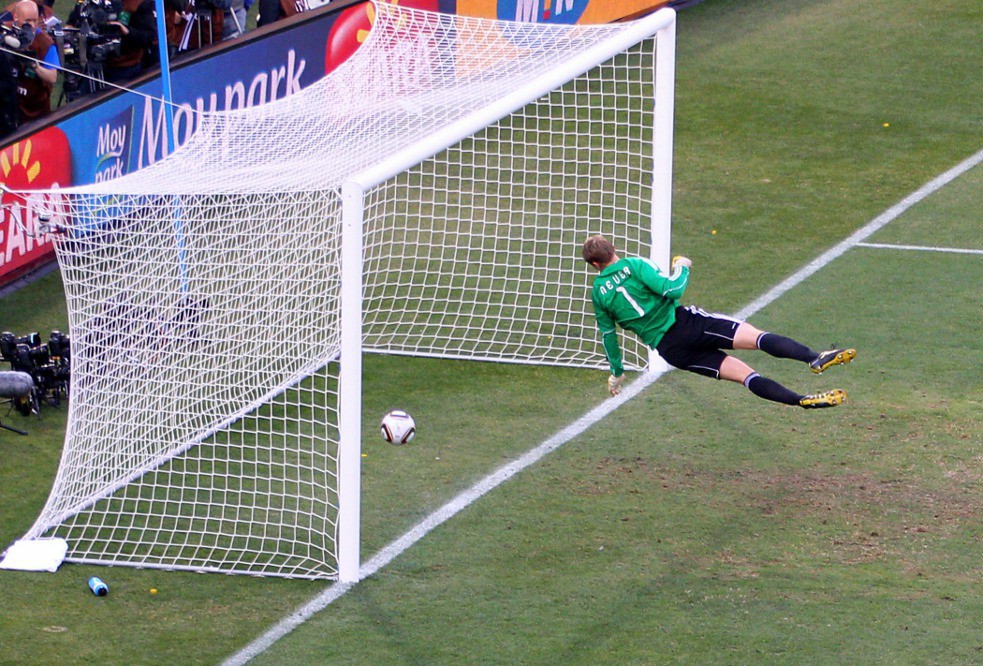 Mundial de Brasil 2014: spray para las barreras y ojo de halcón para evitar goles fantasma