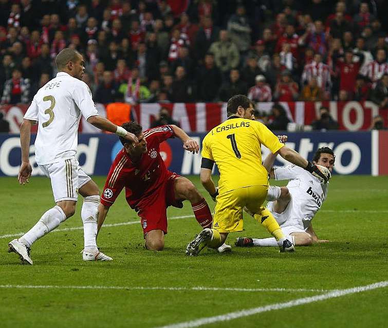 Liga de Campeones 2011/12: el Bayern Munich gana y obliga al Real Madrid a remontar en el Bernabeu