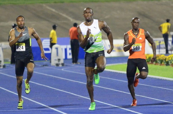 Bolt logra un tiempo de 9.82 en su primera carrera de la temporada