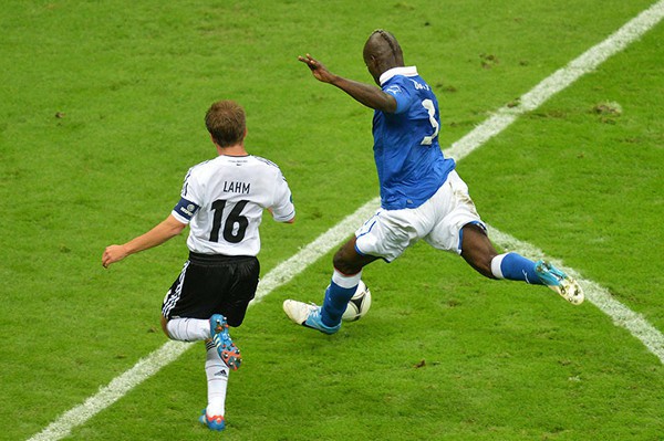 Eurocopa 2012: Balotelli lleva a Italia a la final