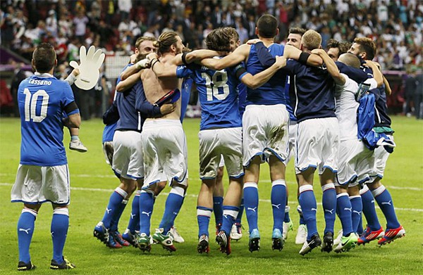 Italia festeja el pase a la final de la Eurocopa 2012