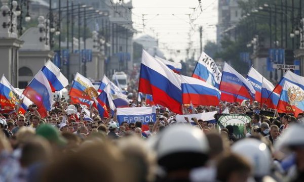 La UEFA multa a Rusia por los incidentes de sus aficionados en Polonia