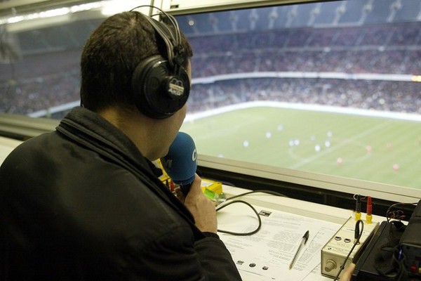 Las radios podrán volver a los estadios, pero pagando