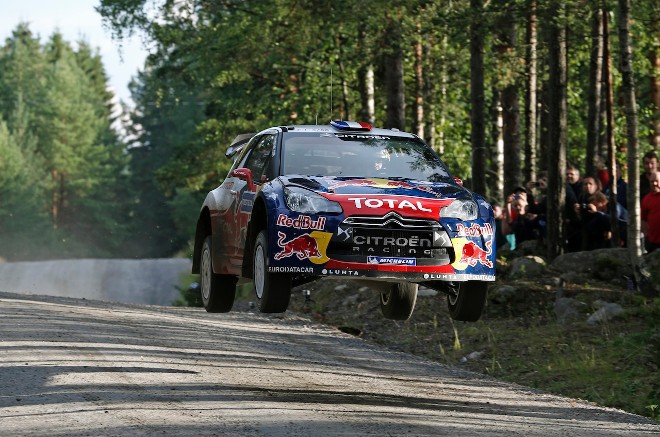 Rally de Finlandia: Sebastien Loeb lidera la prueba tras la primera jornada