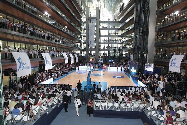 Participantes del concurso de mates y triples de la presentación de la Liga Endesa 2012/13