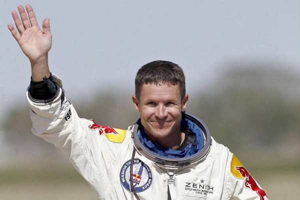 Y Felix Baumgartner cayó de los cielos