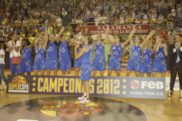 Perfumerías Avenida gana la Supercopa de baloncesto femenino de 2012